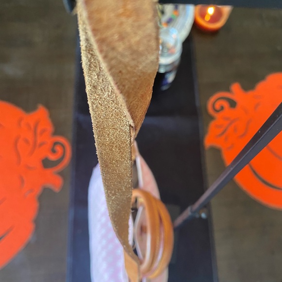 Dooney & Bourke Signature Logo Purse (Pink) w/Gold Haddware & Shoulder Strap. - Picture 9 of 12